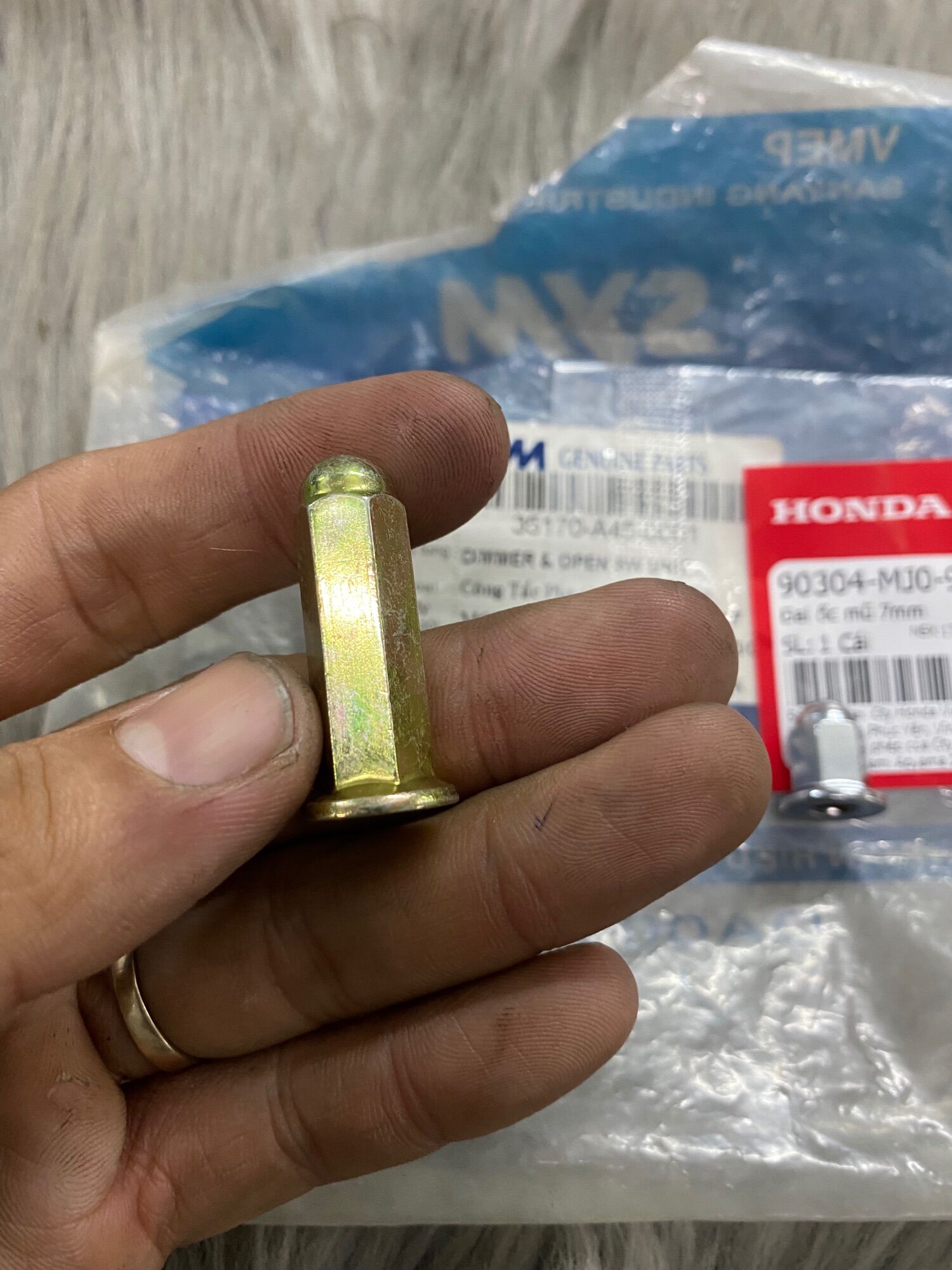 Ốc cổ Pô Atila 7mm ( Dùng Honda : Sh , Ab , Click , Vario … ) Giá 1 Con