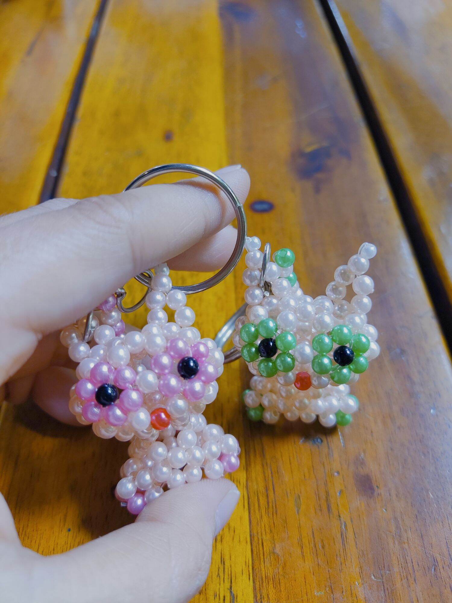 Móc khóa tuổi Mẹo kết cườm Handmade