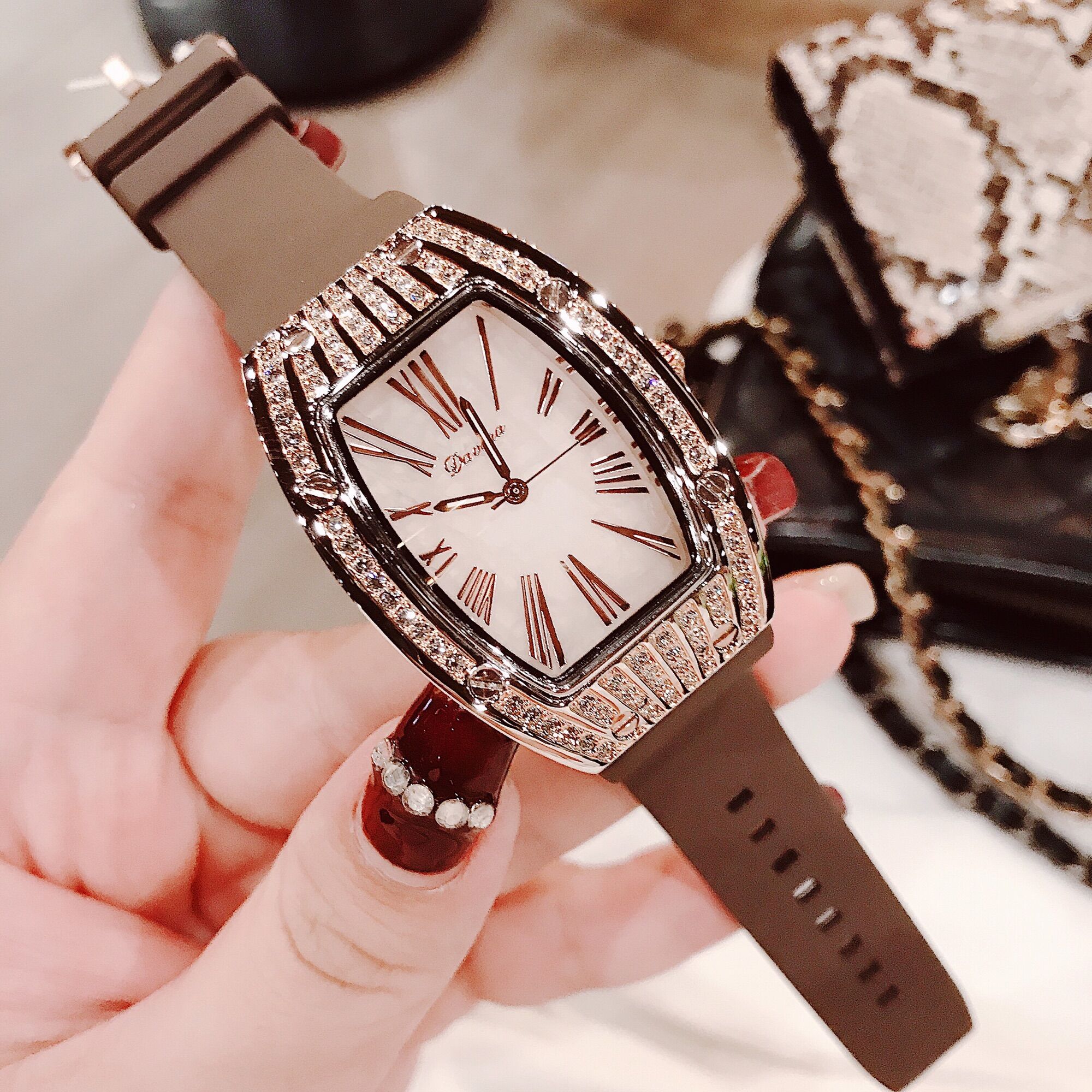 Đồng Hồ Nữ Davena