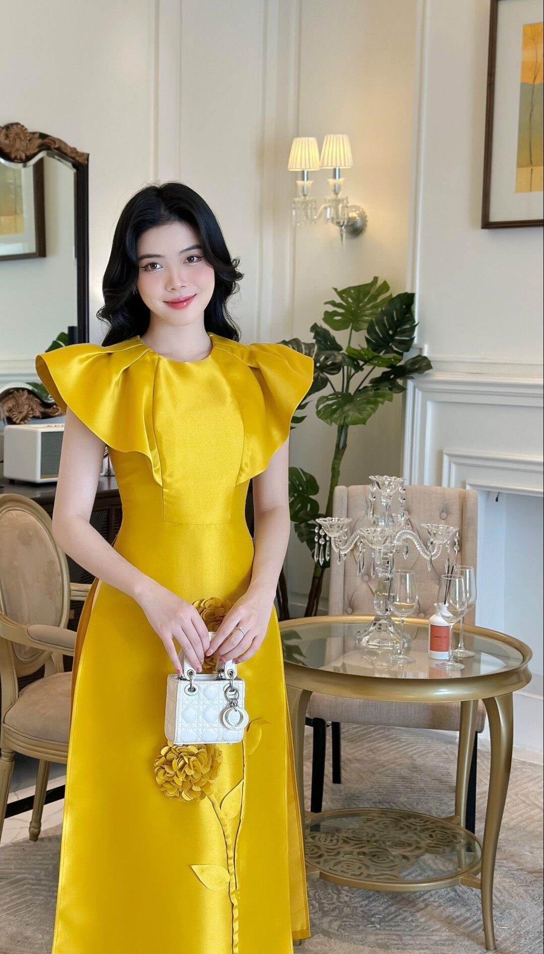 Áo dài cách tân tapta đính kết hoa nổi bất đẹp. hàng thiết kế cao cấp bán lẻ bằng sỉ