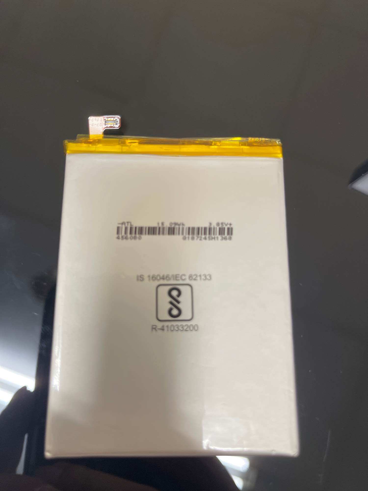 Pin sharp R1 mới