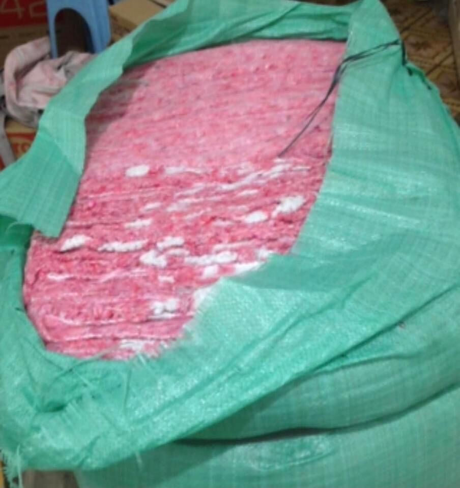 Chăn trải bàn ( lót bàn) để là quần áo