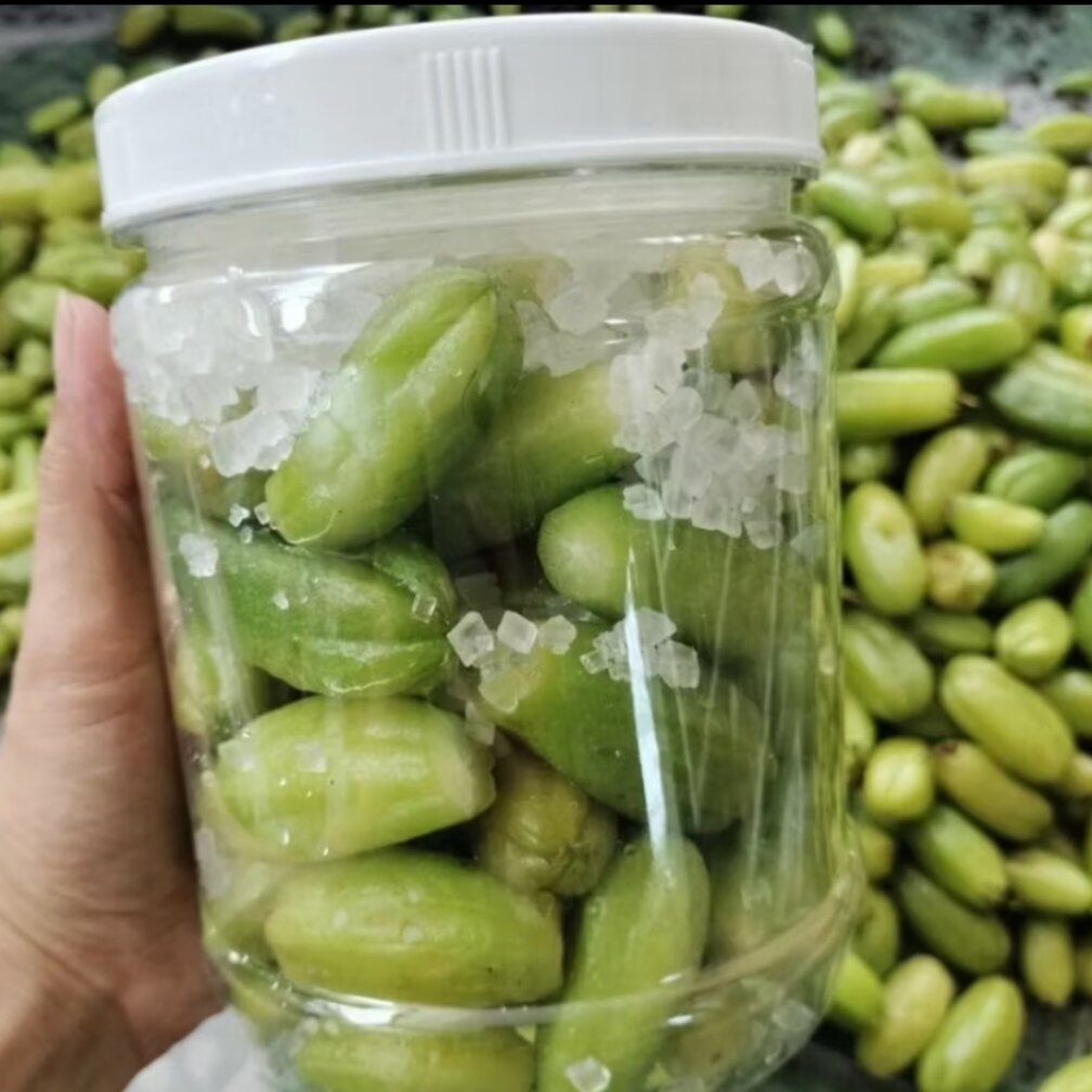 Star Fruit Soaked in Rock Sugar in a Jar of 1kg