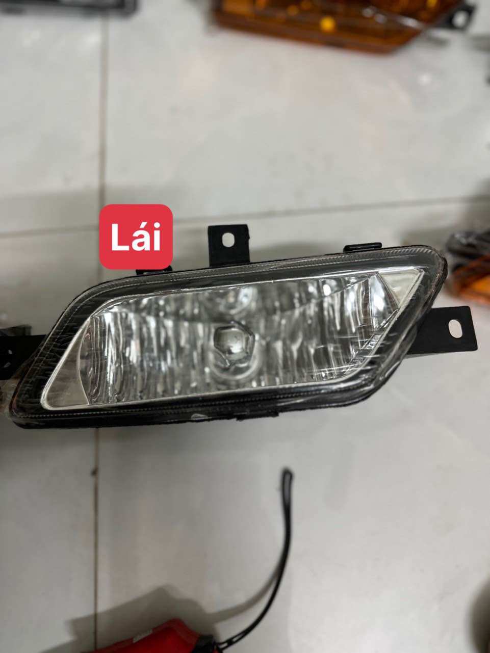 1 cái Đèn gầm ô tô thaco folan