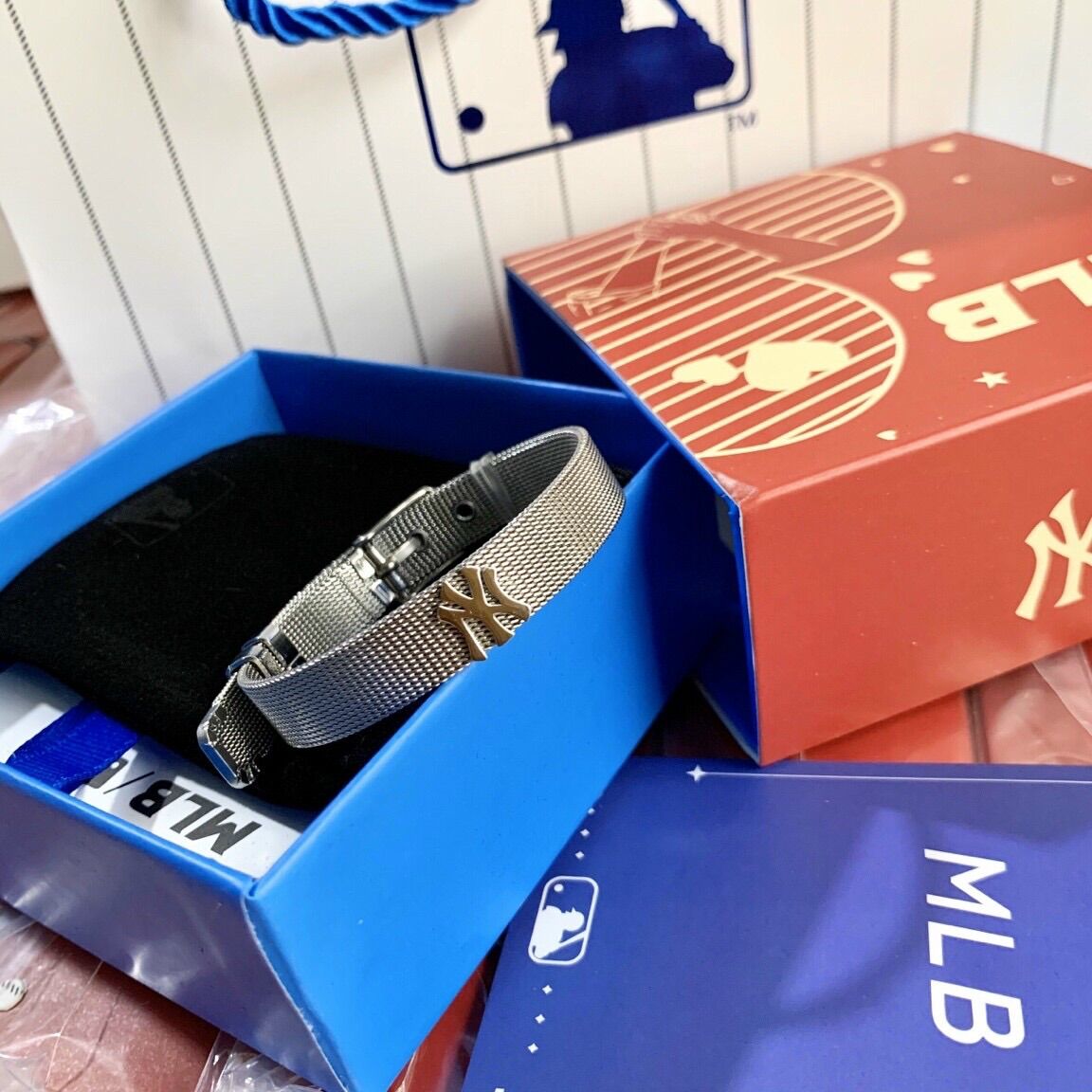 Full hộp và túi giấy] Vòng Tay m.Lb titan dành nam và nữ