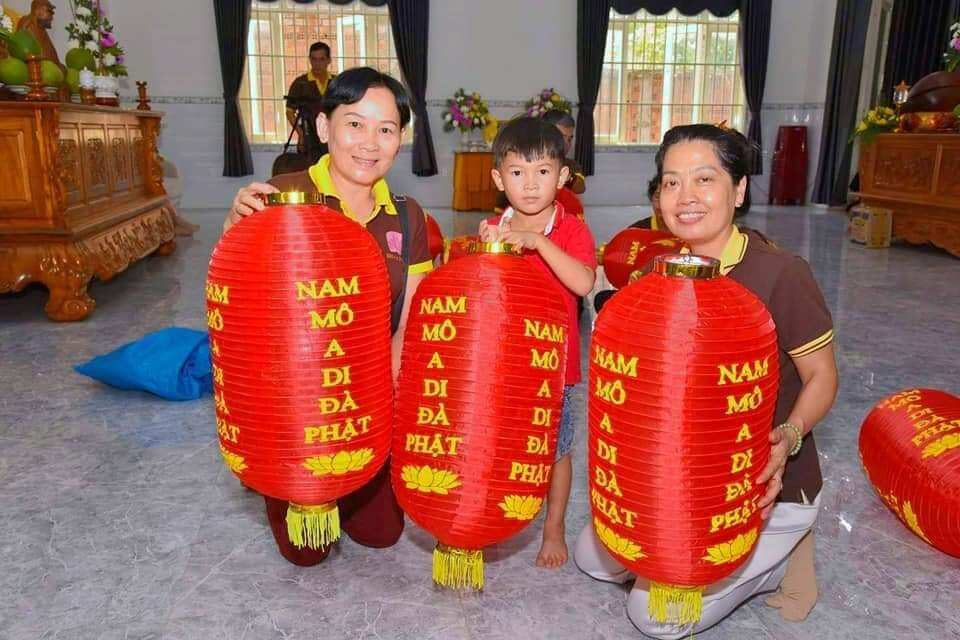 LỒNG ĐÈN A DI ĐÀ PHẬT VẢI LỤA- TREO NGOÀI TRỜI