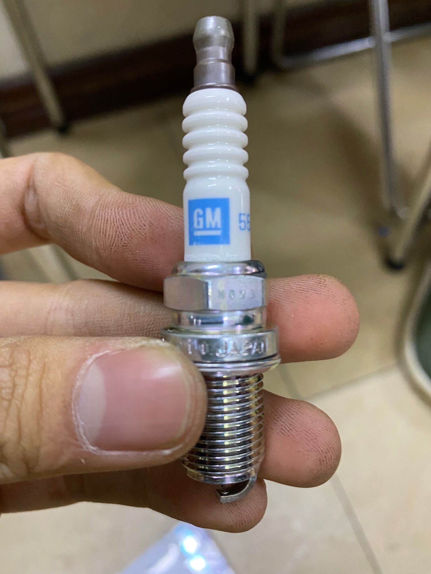 Bugi đánh lửa Chervolet Trax xịn Gm:55576026