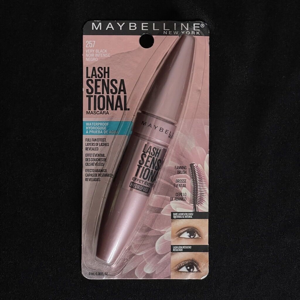 Mascara Maybeline Lash Sensational làm cong mi.
