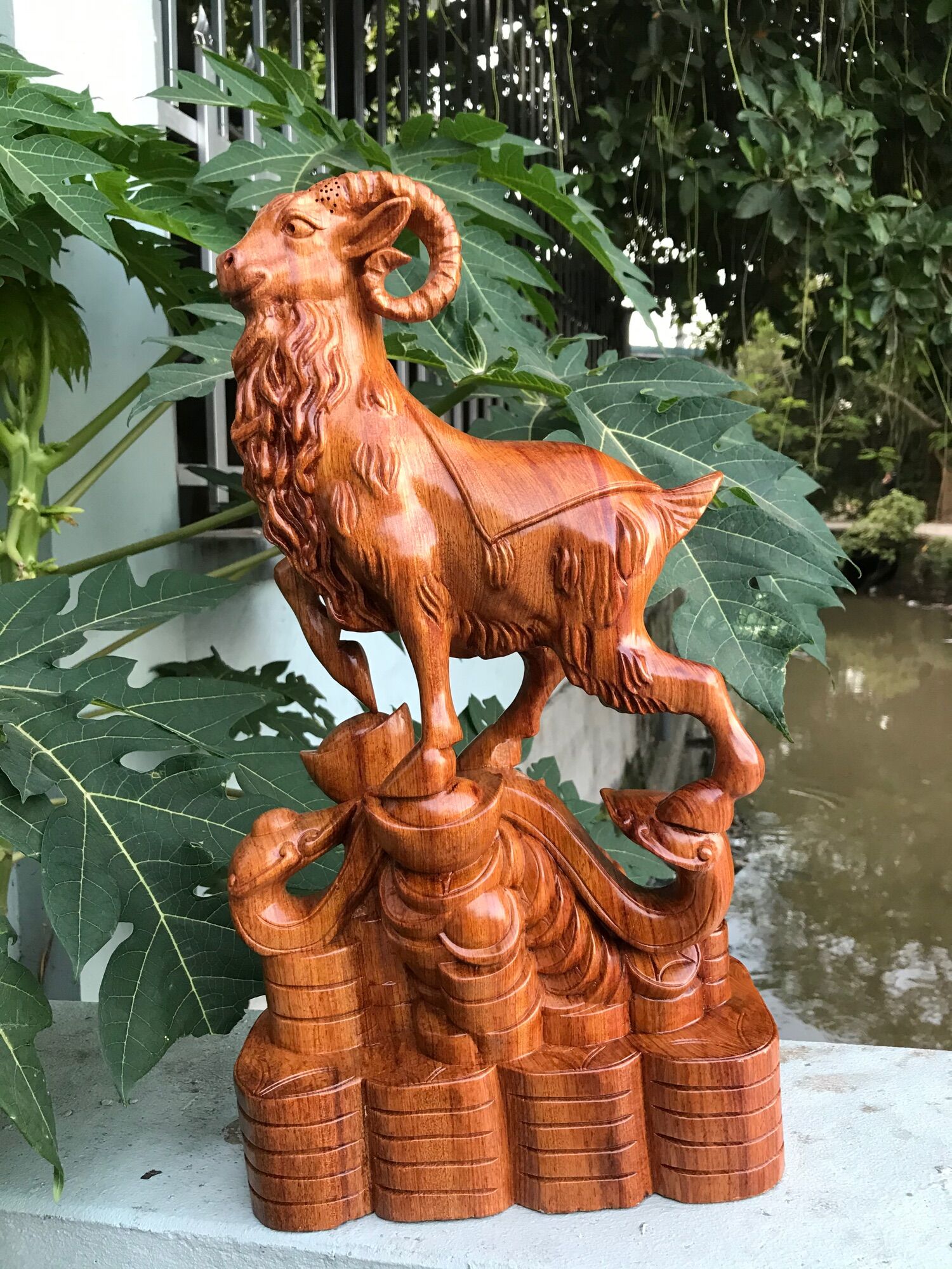 Tượng Dê phong thủy, gỗ hương kt 30/18/8
