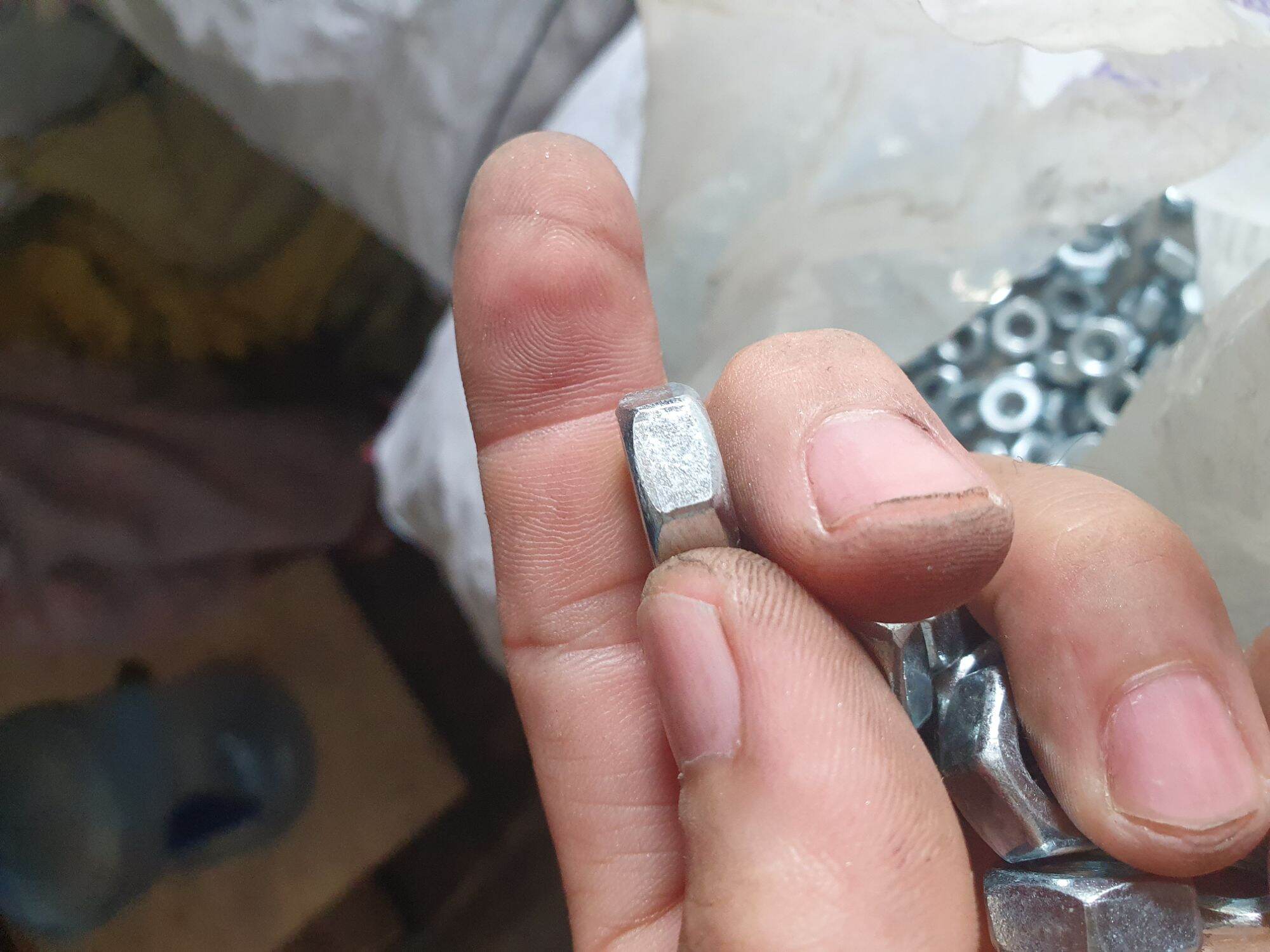Đai ốc , tán 8li . sắt xi trắng