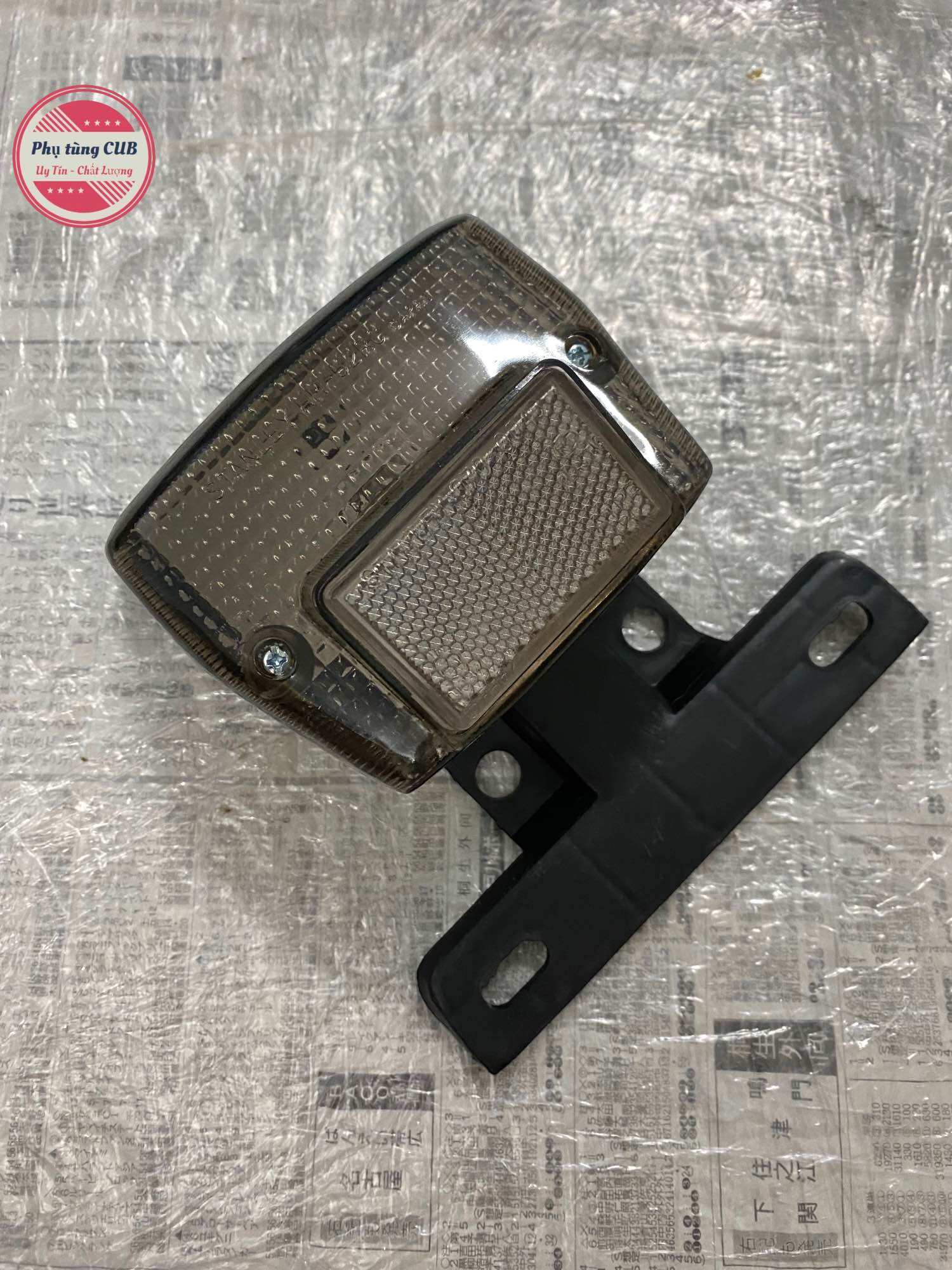 Đèn hậu cub 82-84-Dd chụp màu khói