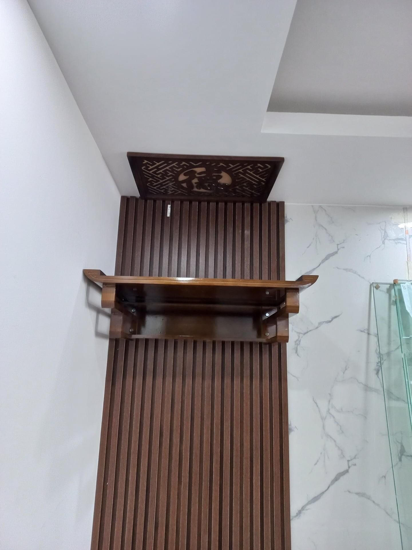 Bàn thờ treo tường gỗ sồi 61cm