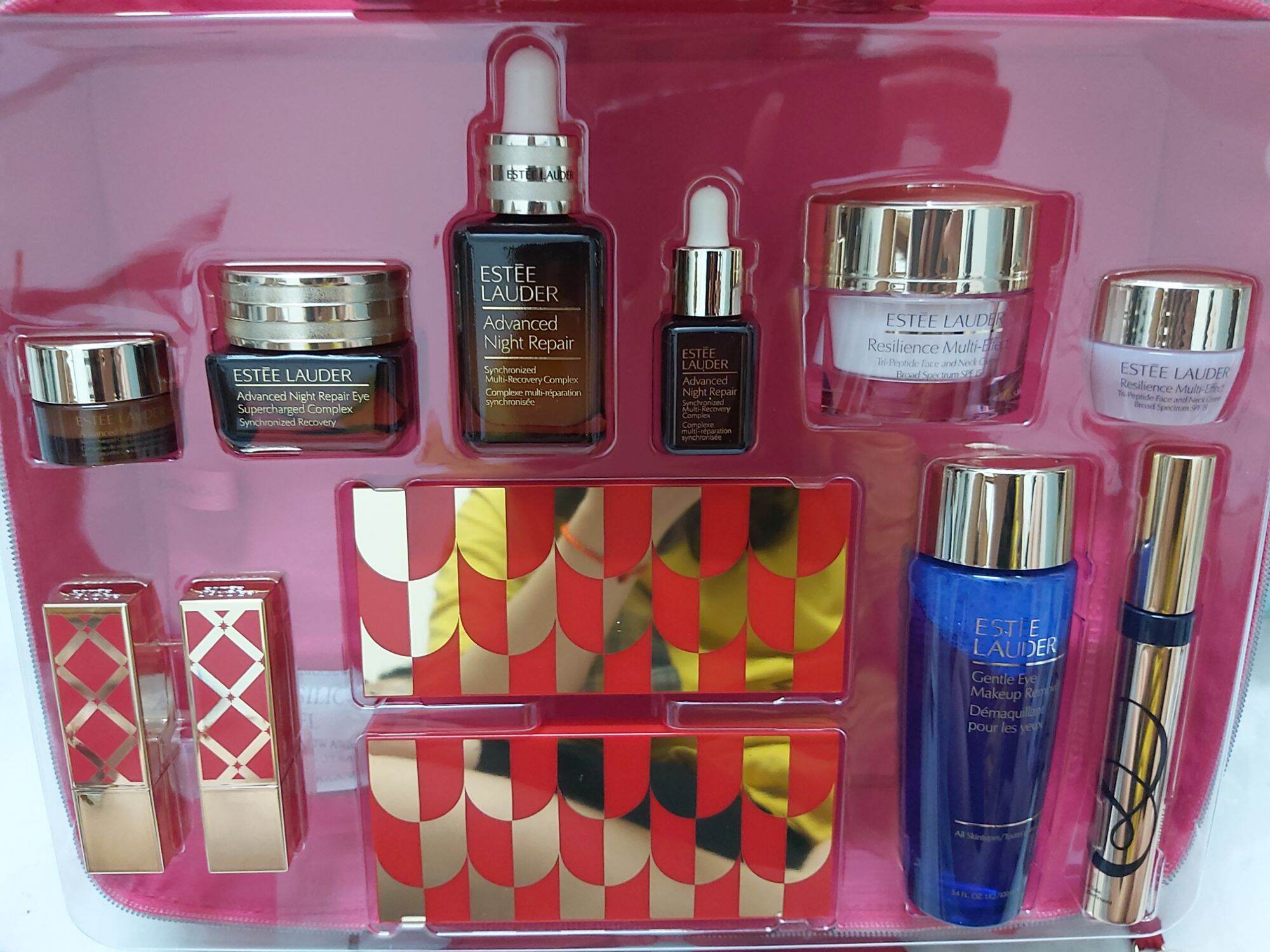 Set vali đỏ Estee Lauder 2021