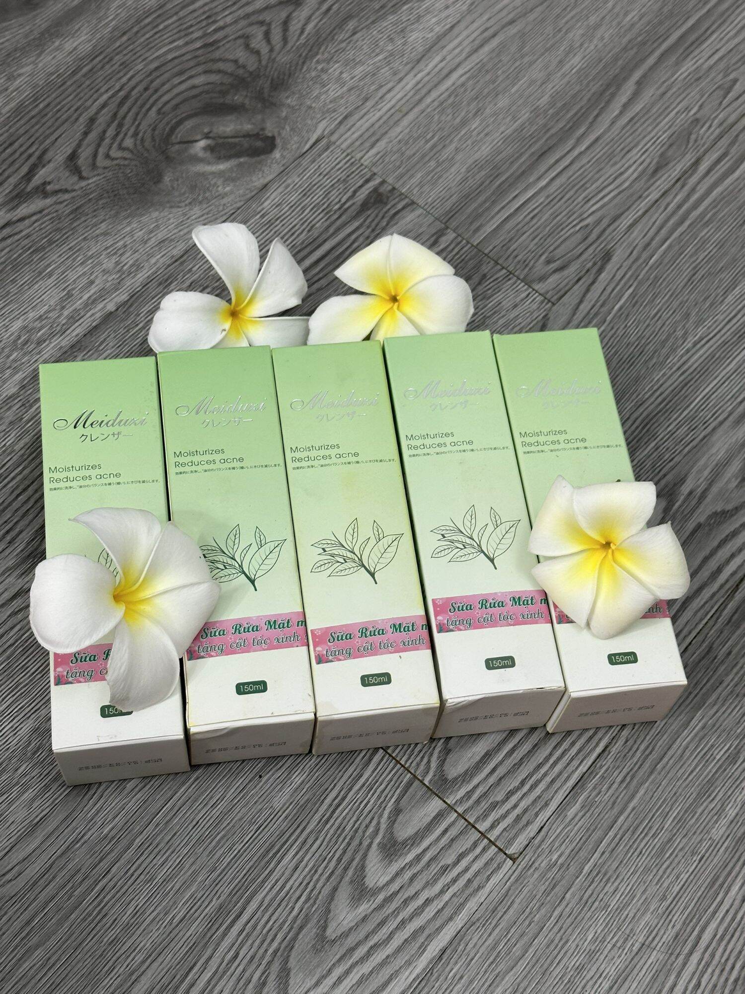 Sữa rửa mặt trà xanh tạo bọt của meiduzi 150ml