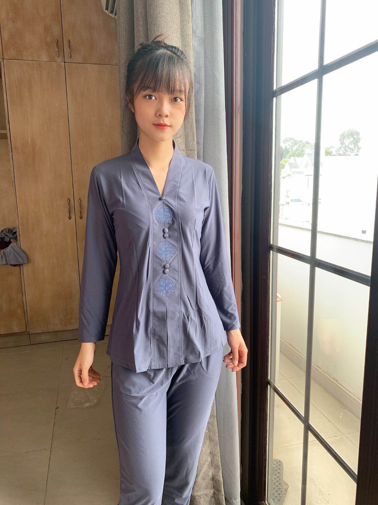 Đồ lam nữ trung niên lắc đồng tiền