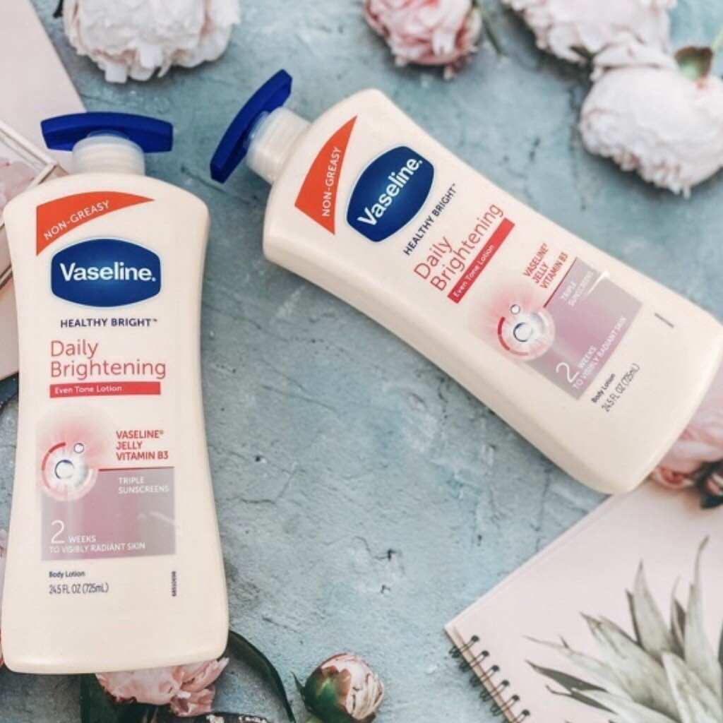 Sữa dưỡng thể dưỡng ẩm trắng da VASELINE 725ml mẫu mới