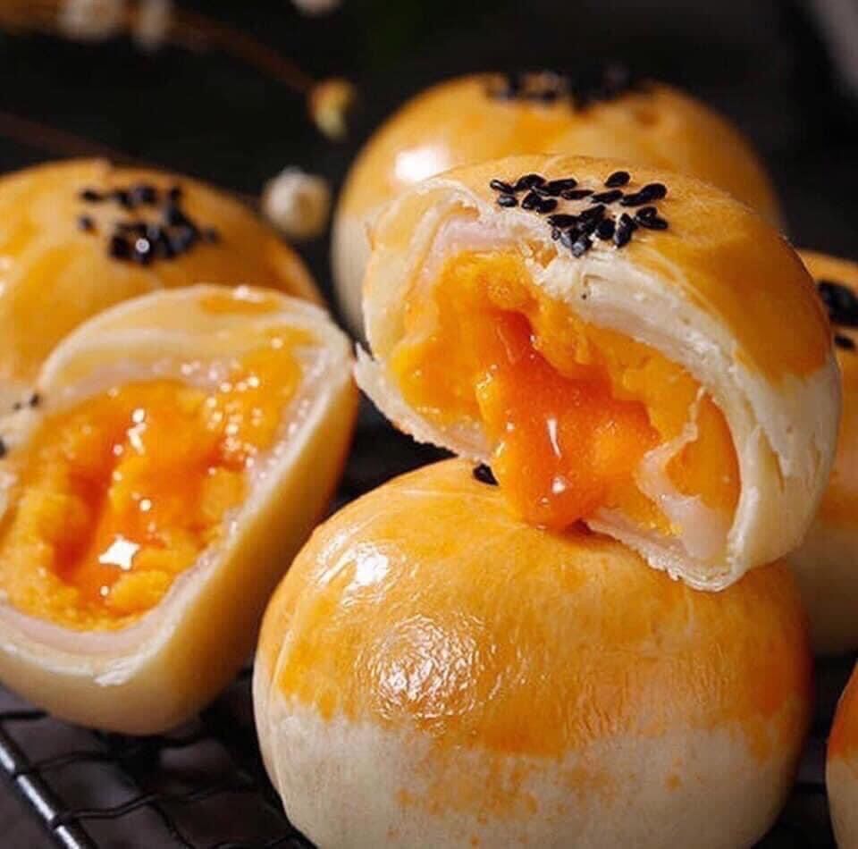 Bánh Trứng Chảy Ngàn Lớp Nhân Trứng Muối Tan Chảy Siêu Ngon