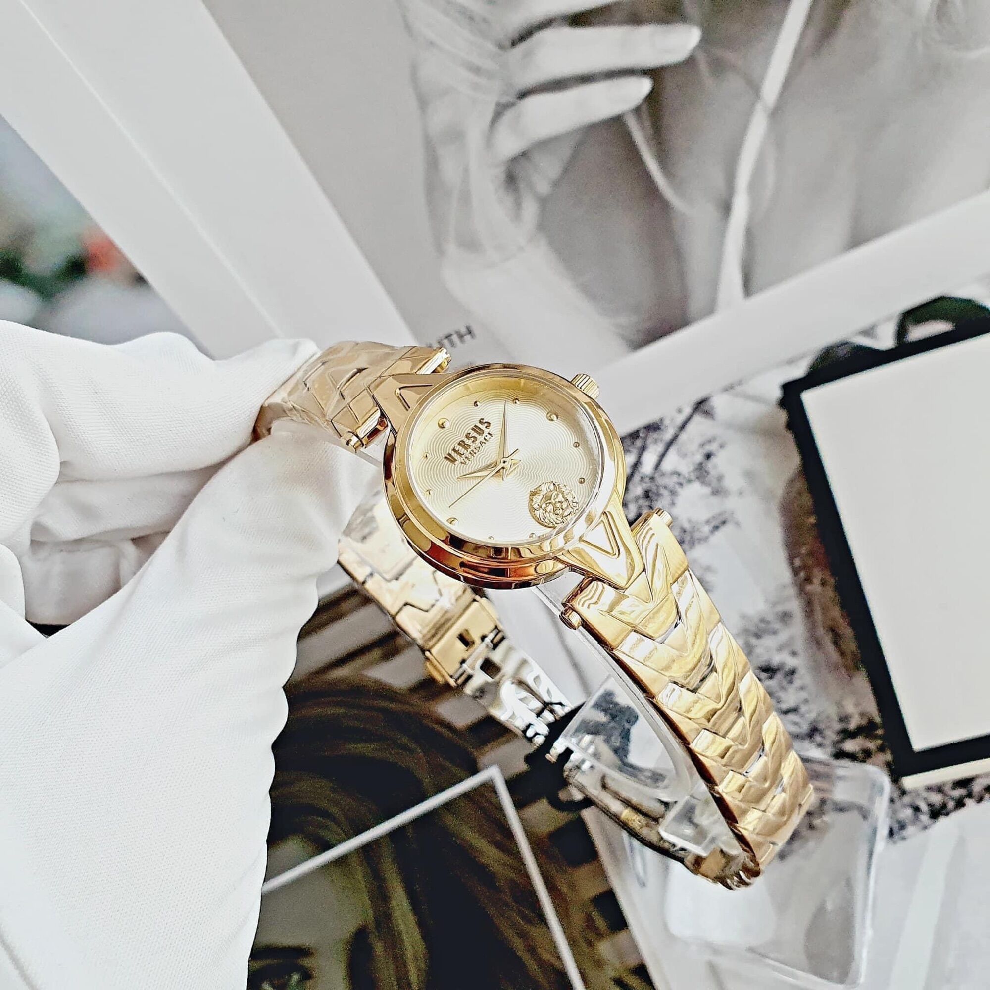 Đồng hồ nữ Versus, size 30mm