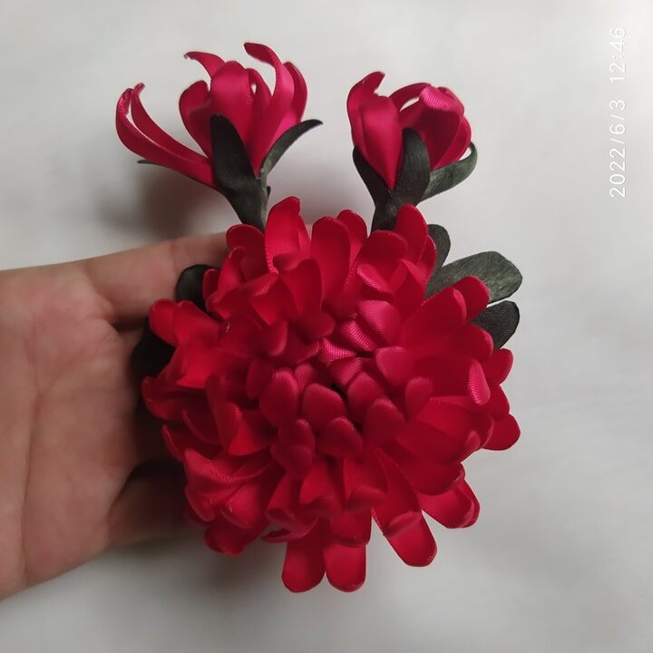 Hoa cúc chùm cài áo handmade Canto màu đỏ