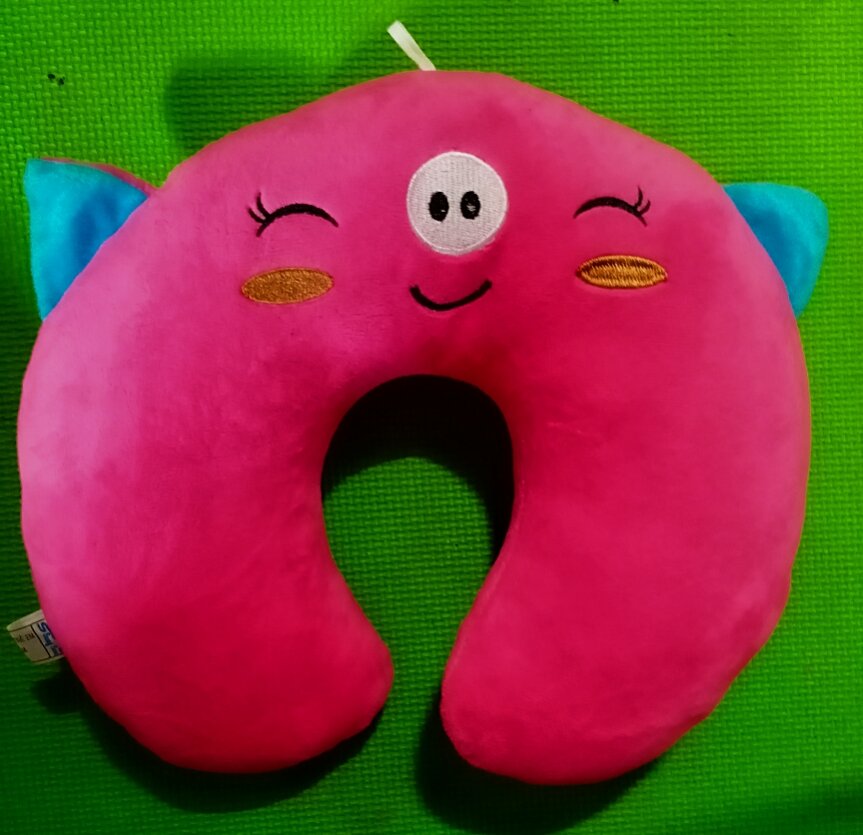 Gối kê cổ chữ u hình heo hồng cho bé