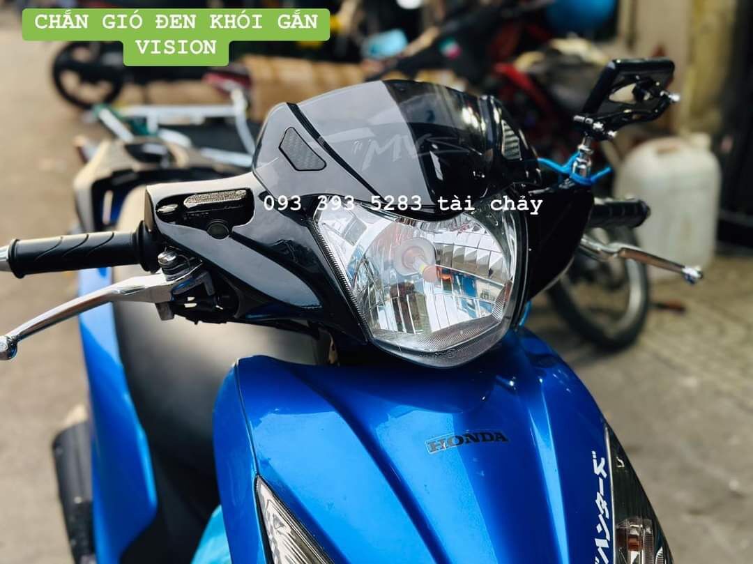 CHẮN GIÓ ĐEN KHÓI GẮN VISION / LEAD
