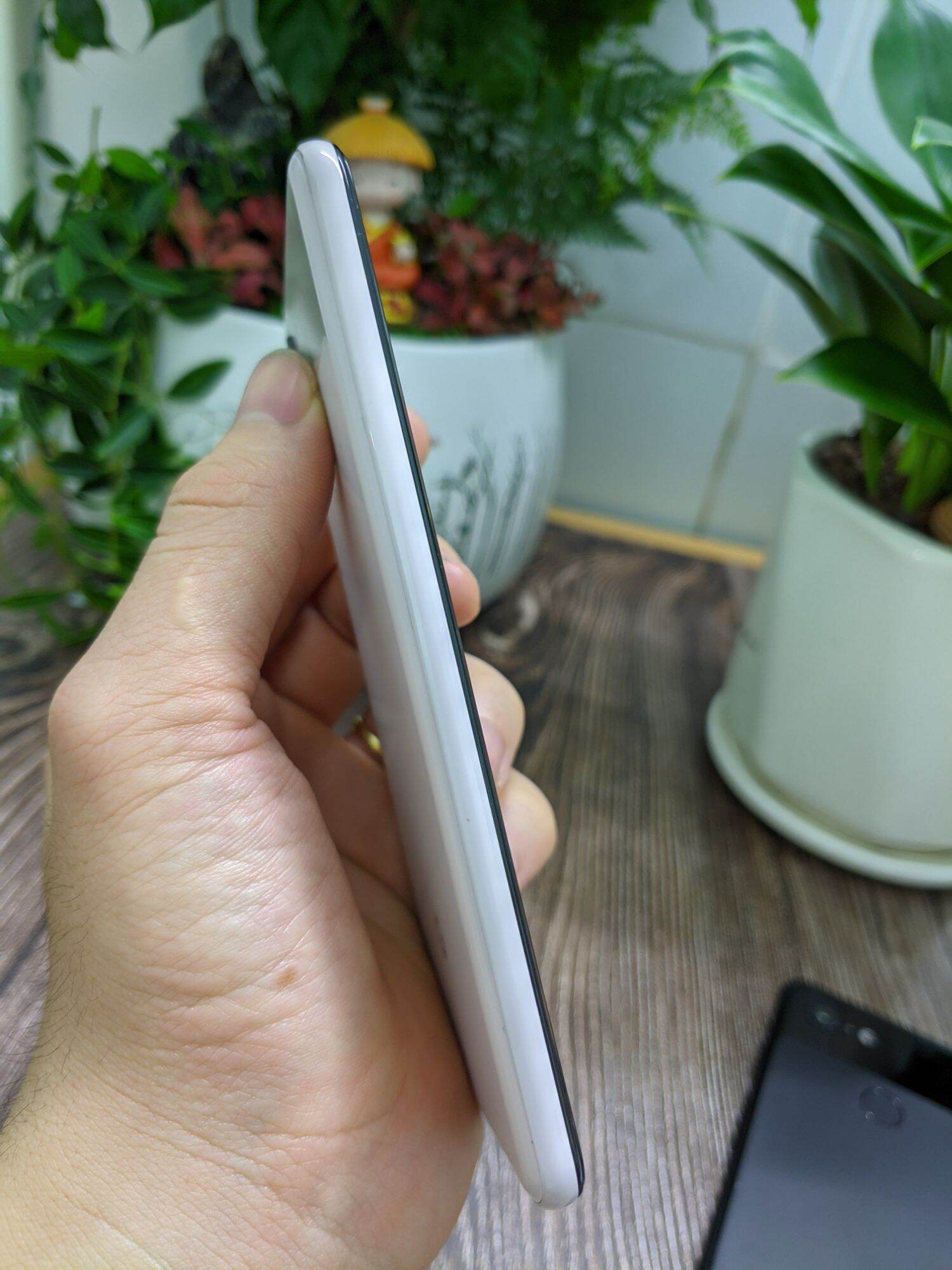 Điện thoại GOOGLE PIXEL 3 nhỏ gọn, máy phụ cực chất