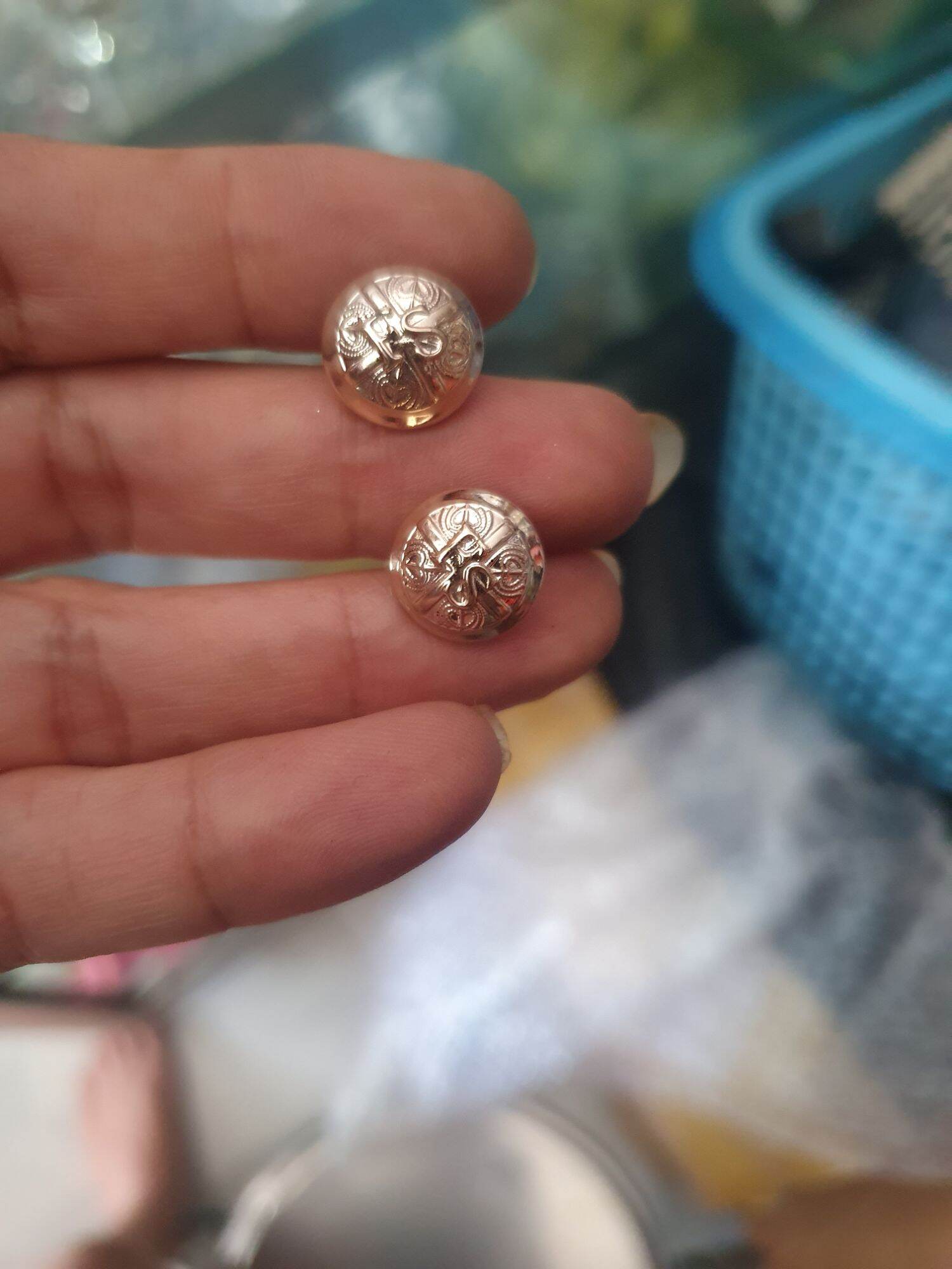 Nút sơ mi chân cao 12mm