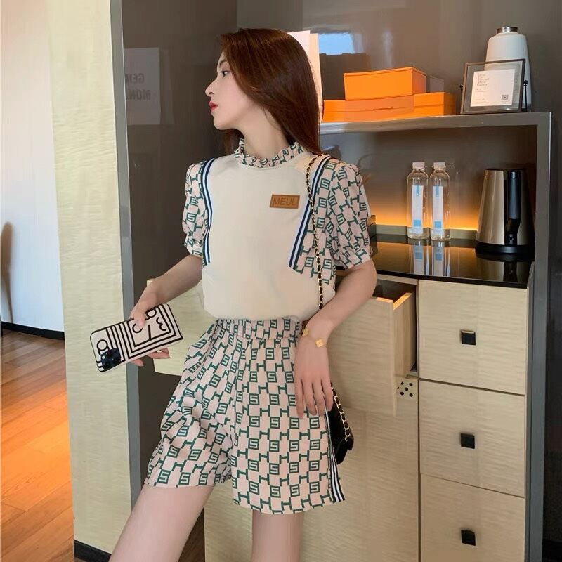 Bộ gucci hàng quãng châu.Mẫu này chất ko nhăn lên dáng cực đẹp.