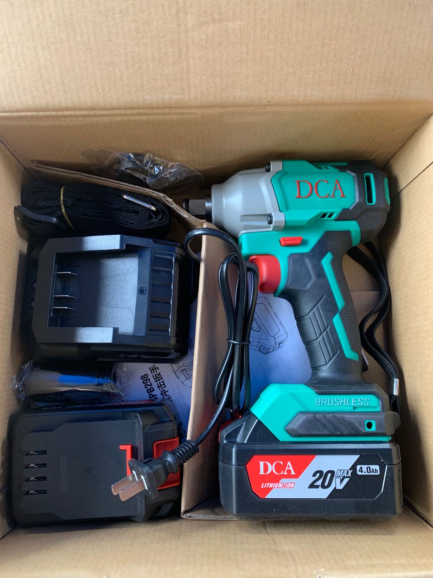 MÁY Siết bu lông PIN DCA 20V HÀNG CHÍNH HÃNG KHÔNG CHỔI THAN ( MÁY 2 PIN VÀ 1 SẠC )