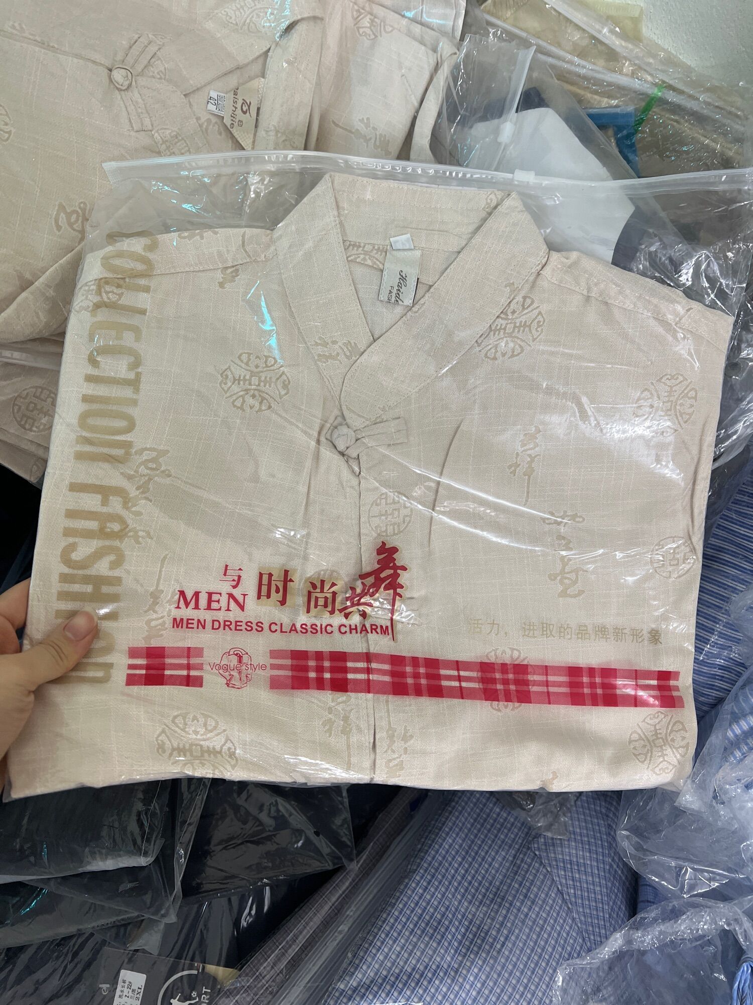 Áo sơ mi cổ tàu chất đũi nam trung tuổi