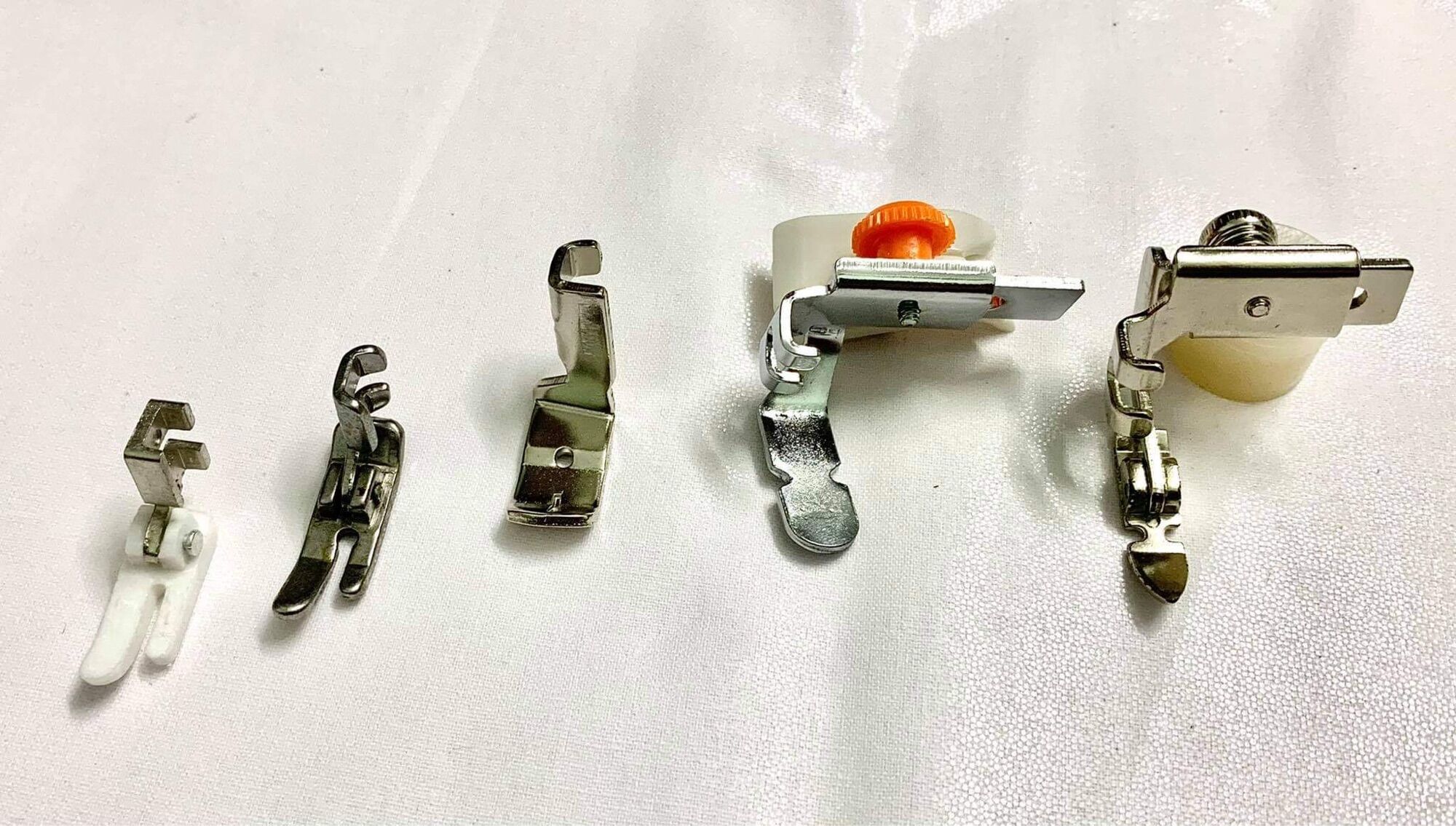 Bộ 5 cái chân vịt thông dụng dùng cho máy con bướm và các loại máy may gia đình 1 chức năng khác