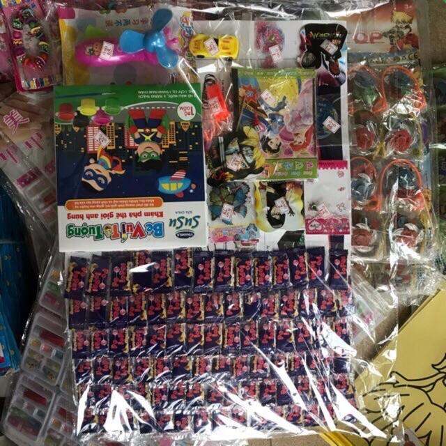 Vỉ Kẹo 90 Kẹo Cao Su Có Tem Thưởng Đồ Chơi (12 Bộ Đồ Chơi)