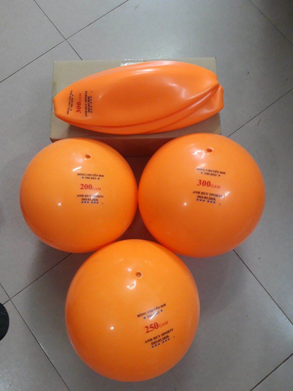 Bóng chuyền hơi ANH HUY SPORT 250g ,300g, chuẩn tròn Tặng kim