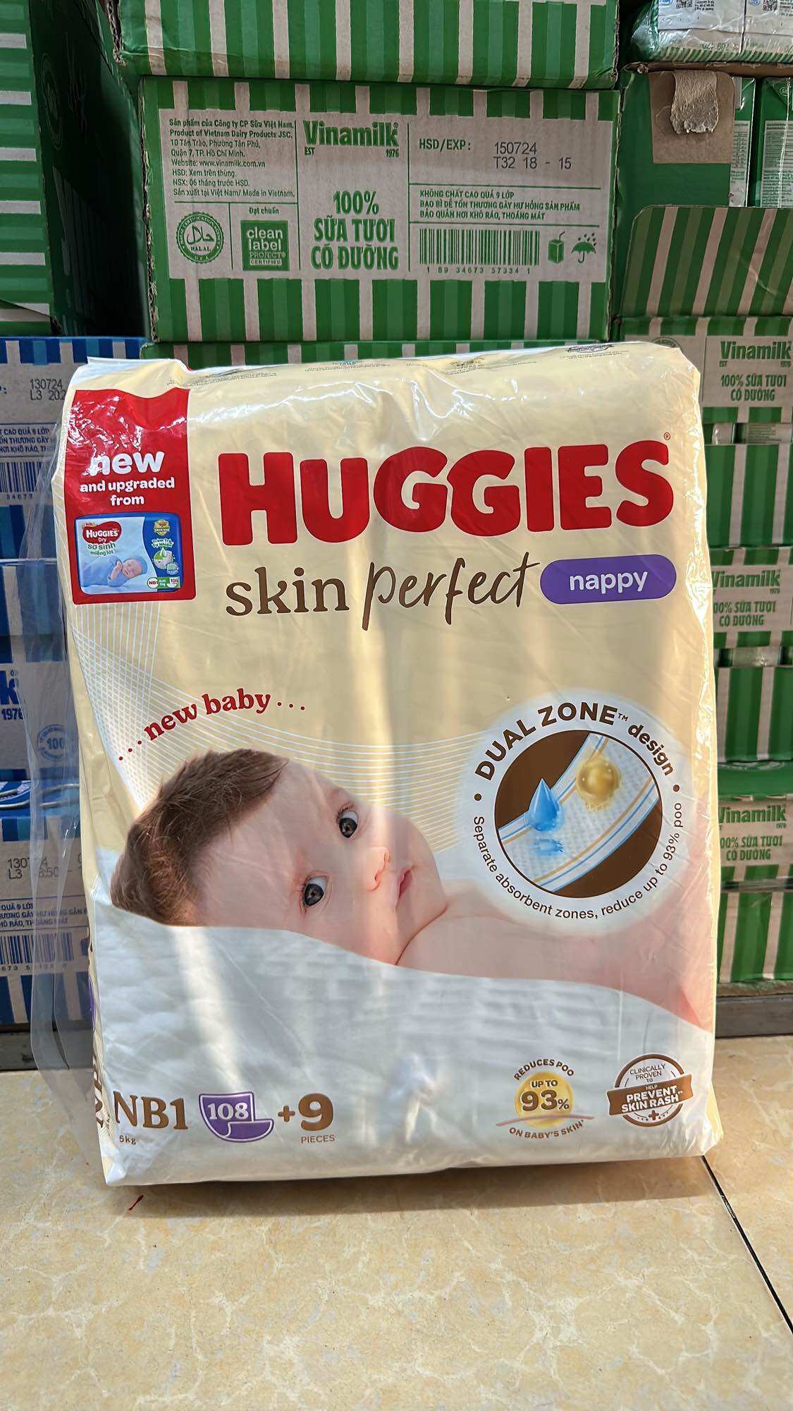 [Tặng 9 miếng] Miếng lót sơ sinh Huggies NB1 - 108 miếng (Cho bé dưới 5kg)