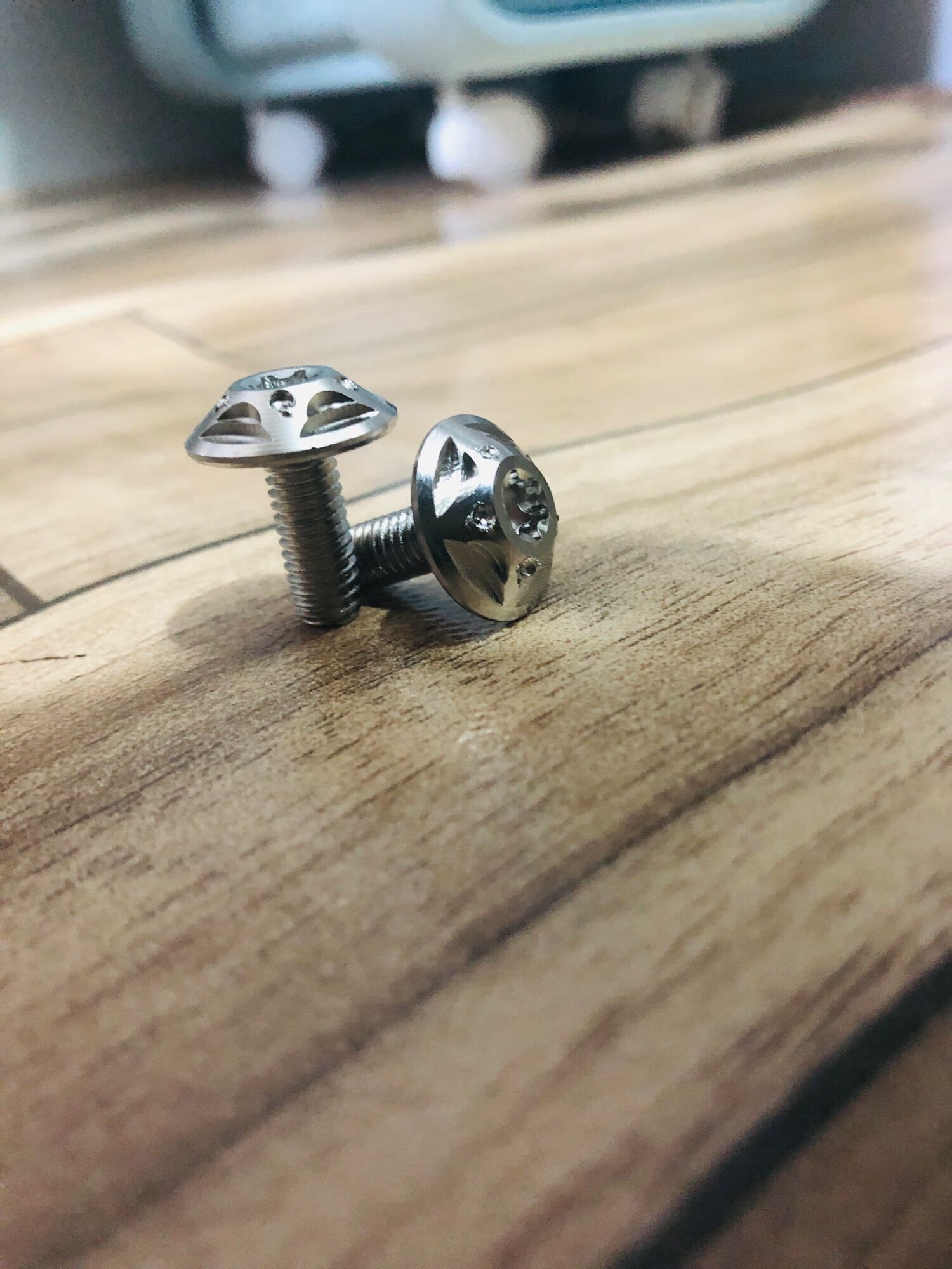 ỐC SALAYA 1P5 “BẮT BẢNG TITAN, BẮT BAGA “