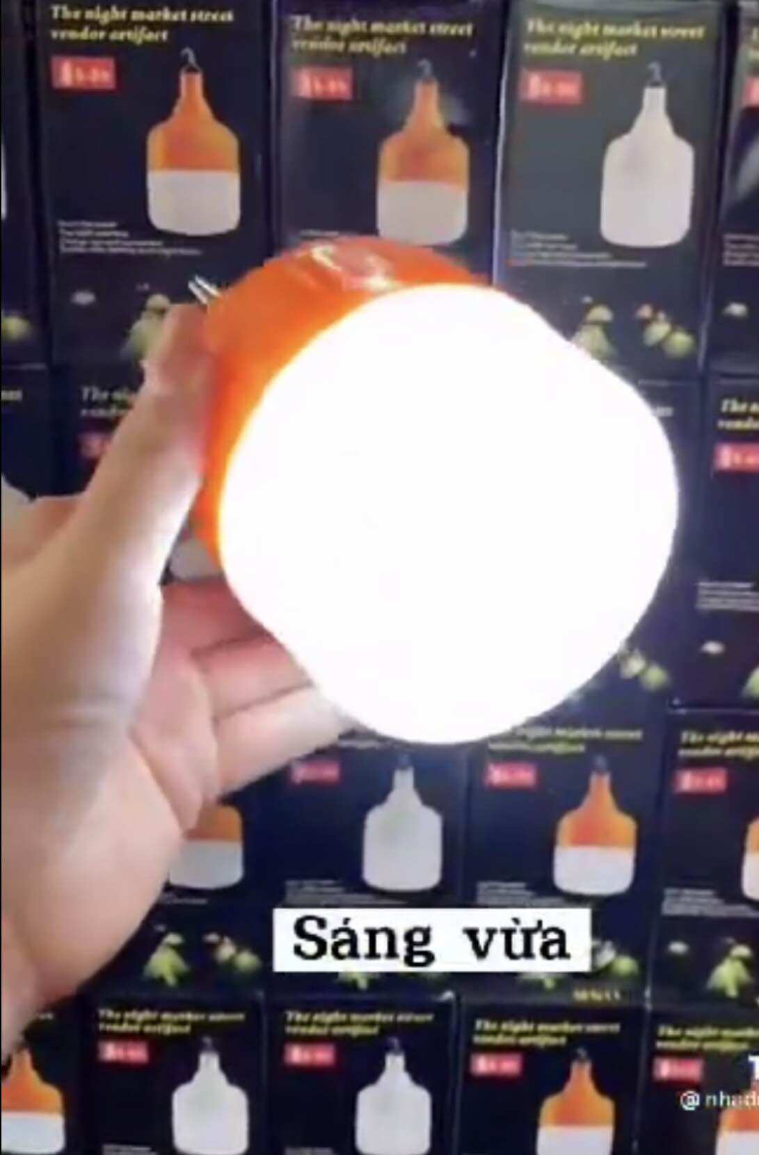 ĐÈN LED 100w CÓ CHUI SẠC Tiện lợi