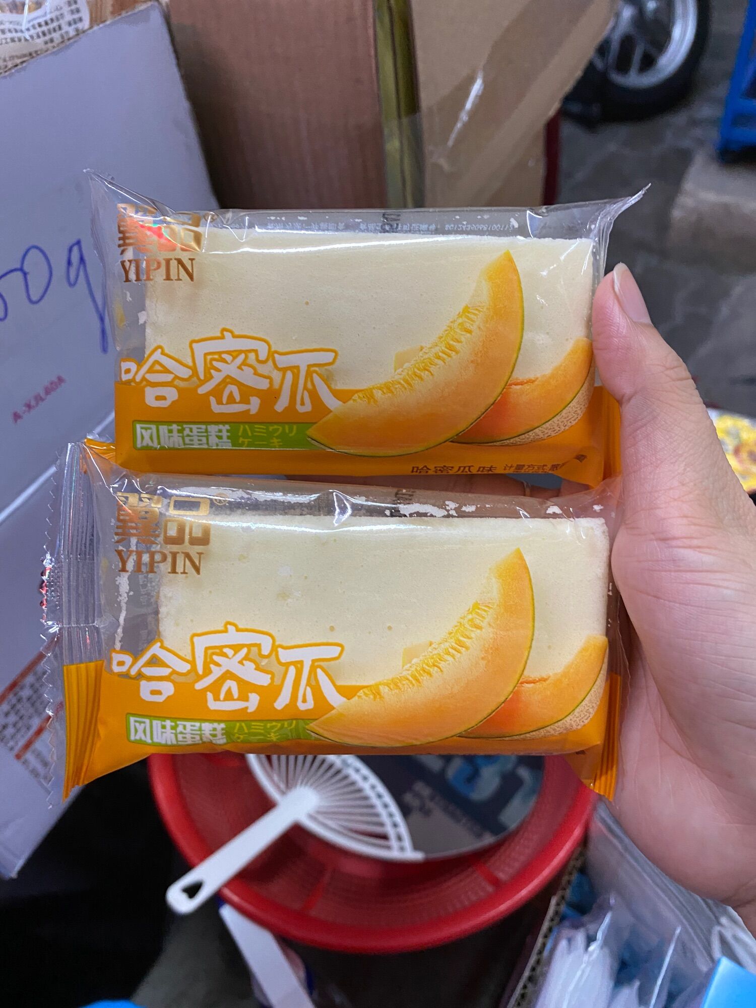 Bánh bông lan yipin vị xoài và dưa lưới 1kg