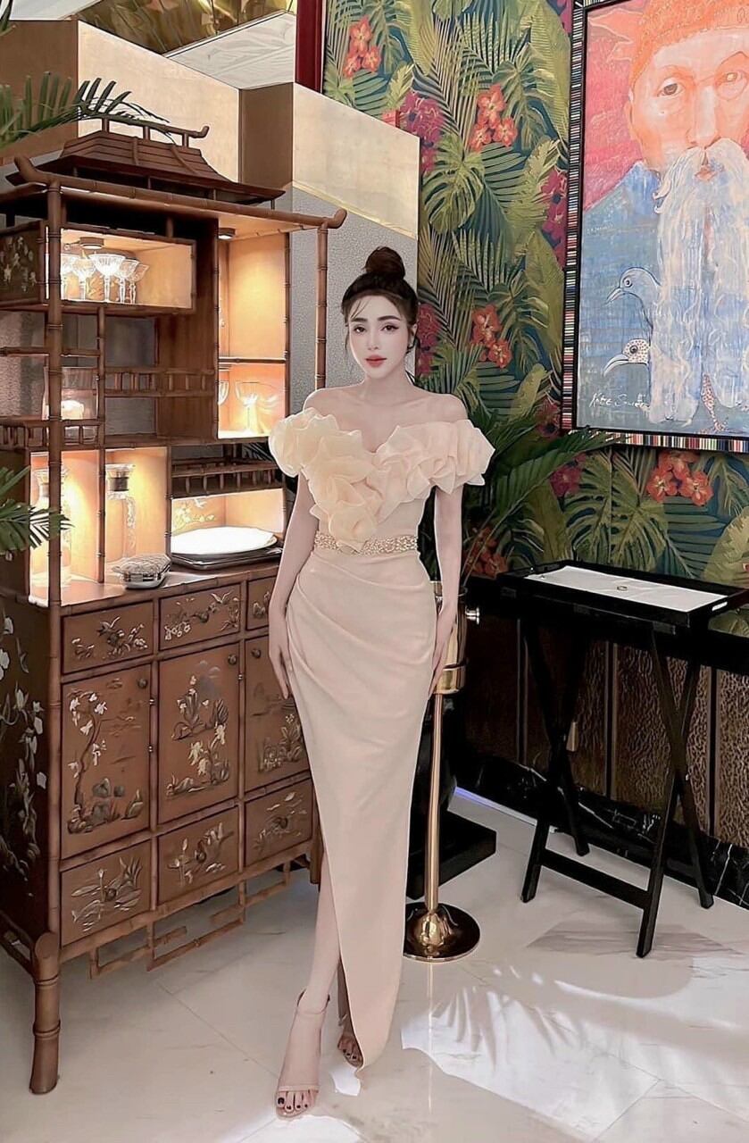 ĐẦM BODY BẸT VAI PHỒNG NGỰC KẾT ĐÁ EO