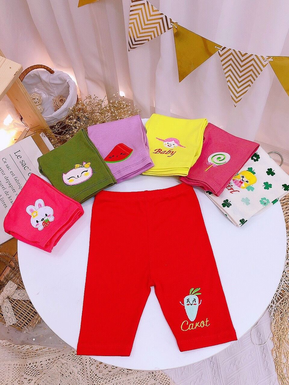 Quần legging lửng thêu hình cho bé gái (1 cái)