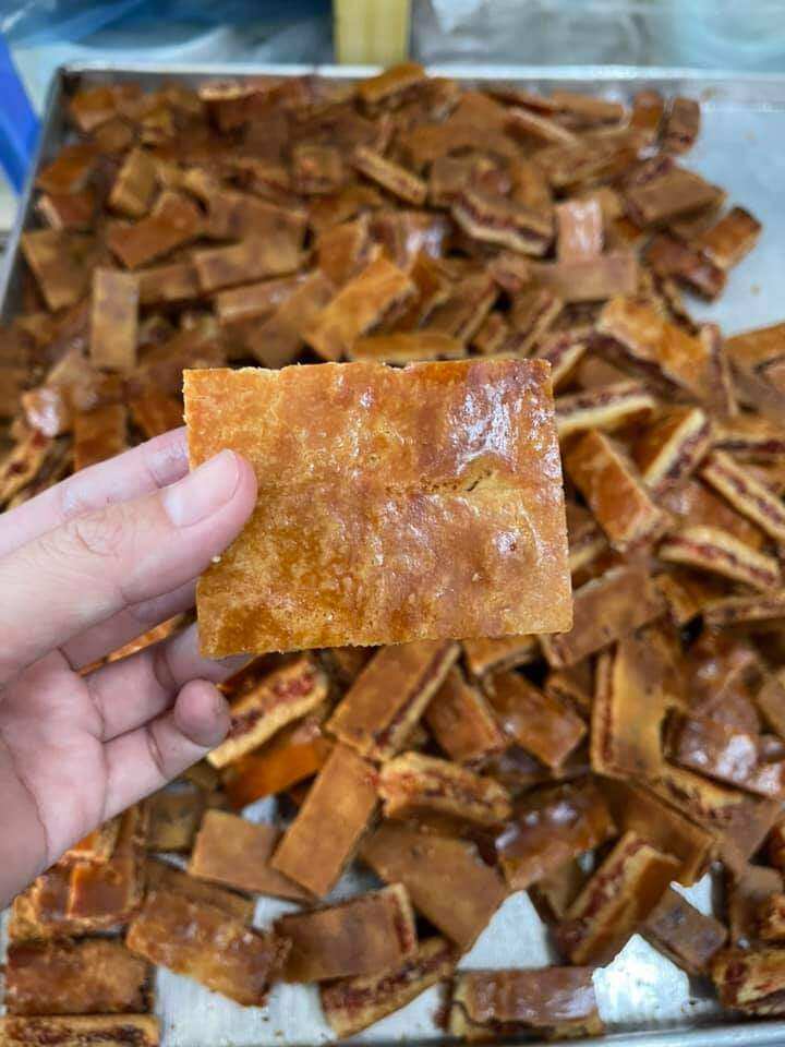 Bánh Chao Đỏ Lạp Xưởng combo 2 hộp 800g
