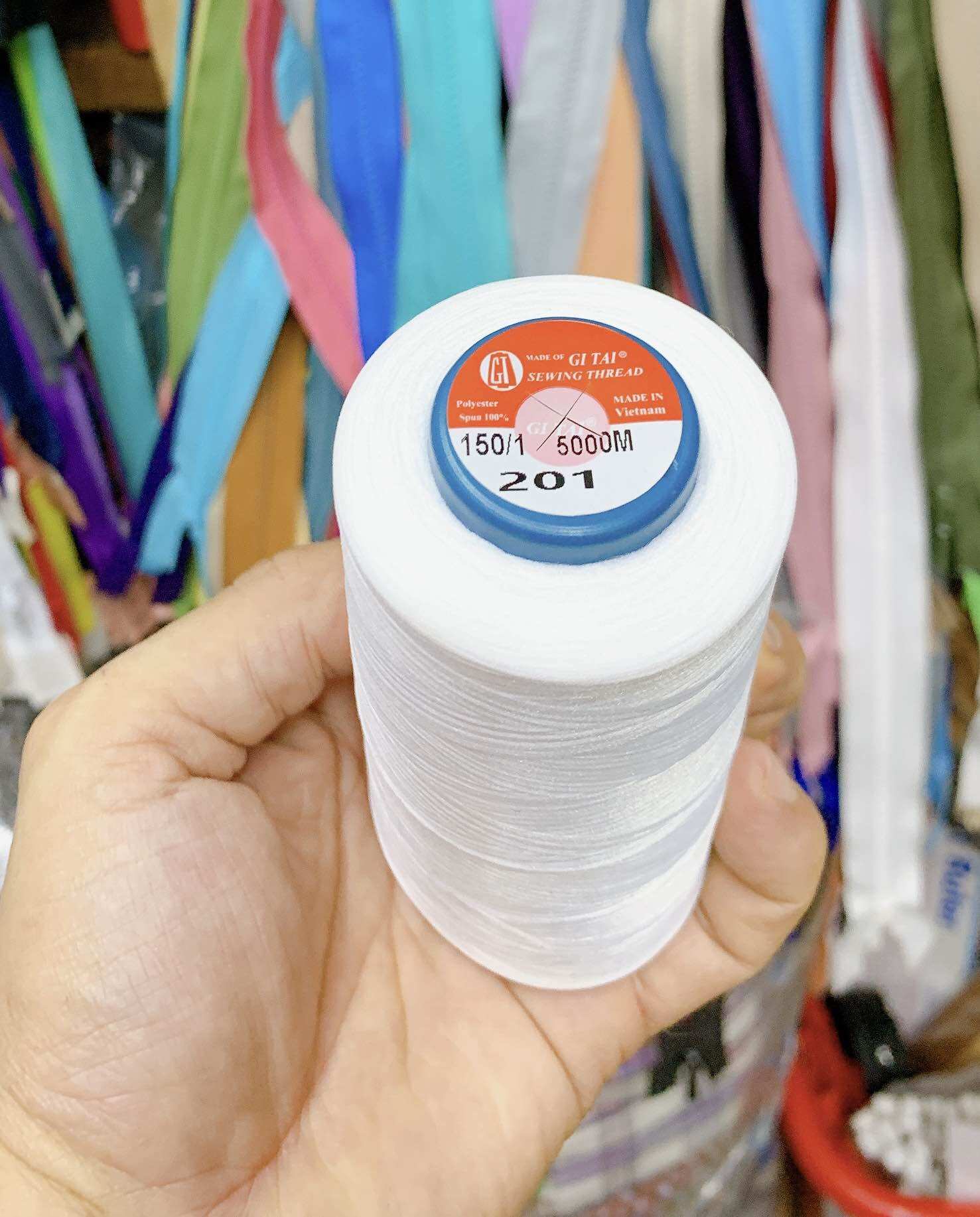 Chỉ vắt sổ loại tốt cuộn nhỏ dài 5000m, loại sợi 150