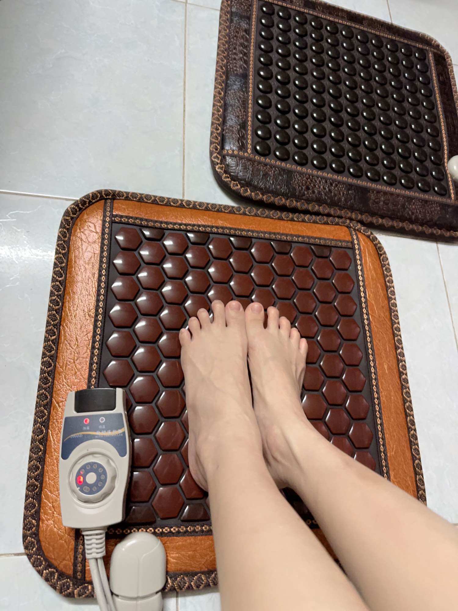 Thảm đá nóng giảm đau lưng 45x45cm