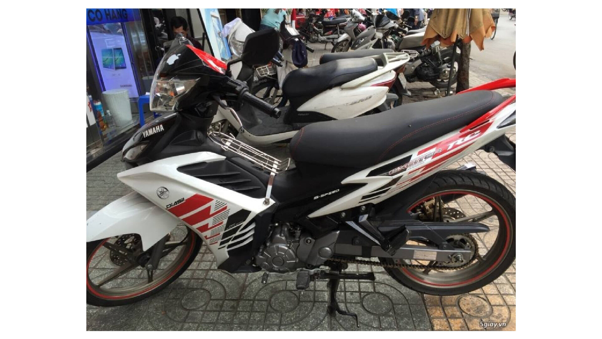 Tem Exciter 135 trắng đỏ đen mẫu zin