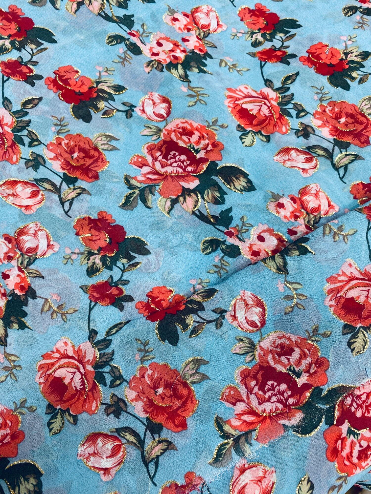 Vải voan chiffon hoa hồng kim tuyến nền xanh biển MS8221
