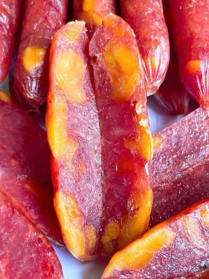 Lạp xưởng trứng muối