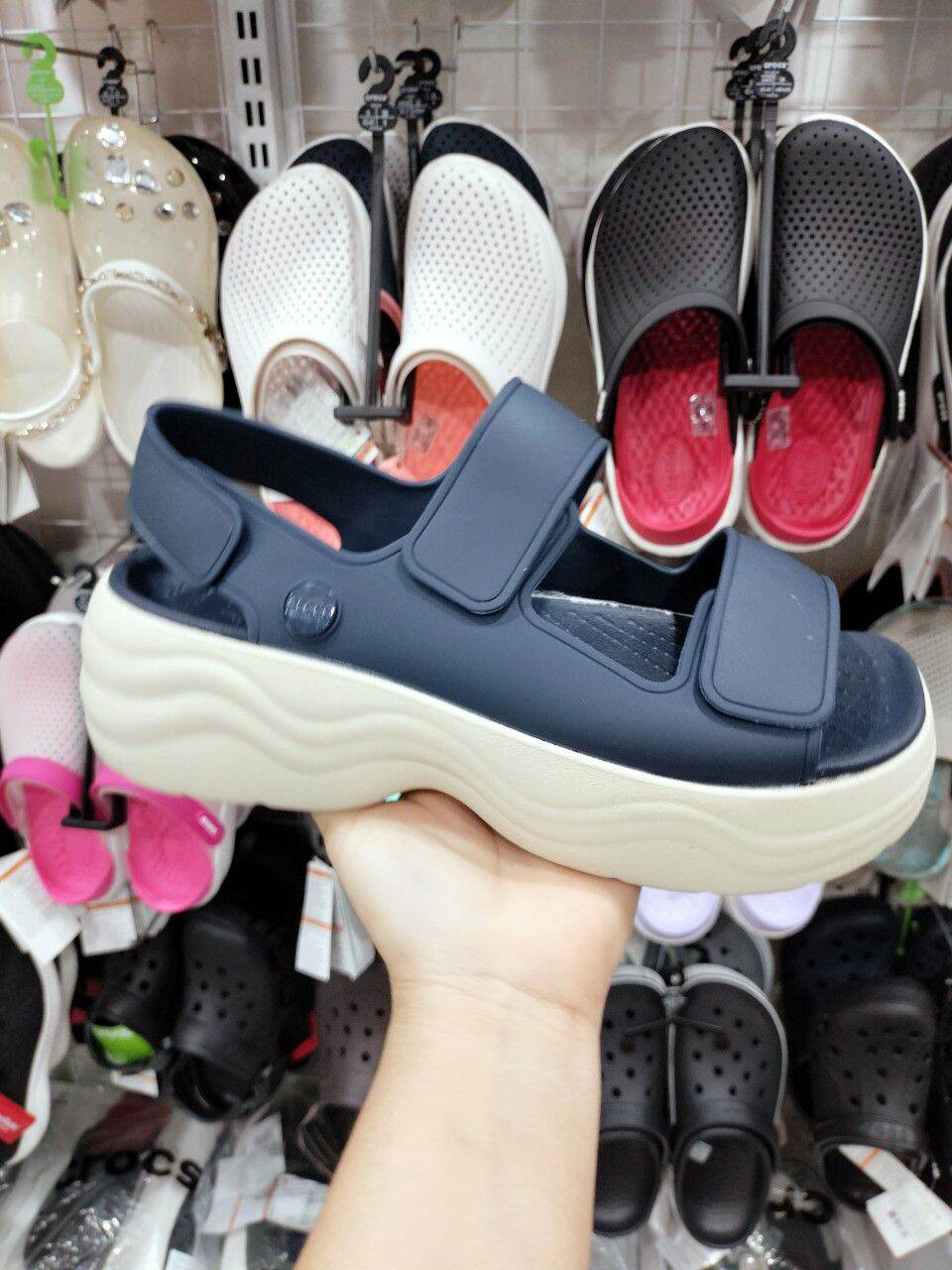 Sandal Crocs skyline 5cm quai ngang