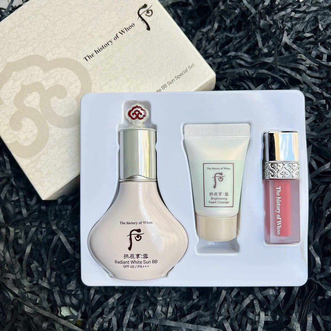 Set kem nền BB Whoo Randiant White Whoo Spf45 tặng kem son maug và sữa rửa mặt trắng da.