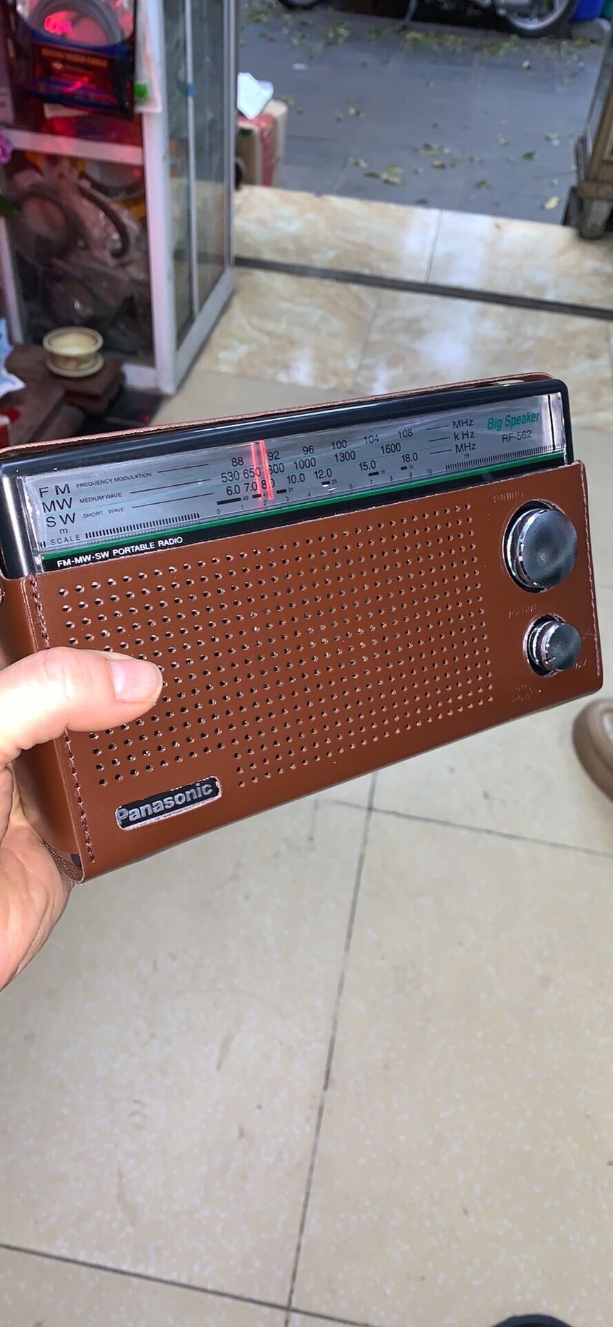ĐÀI RADIO PIN ĐẠI PANASONIC RF-562DD  AM FM SW