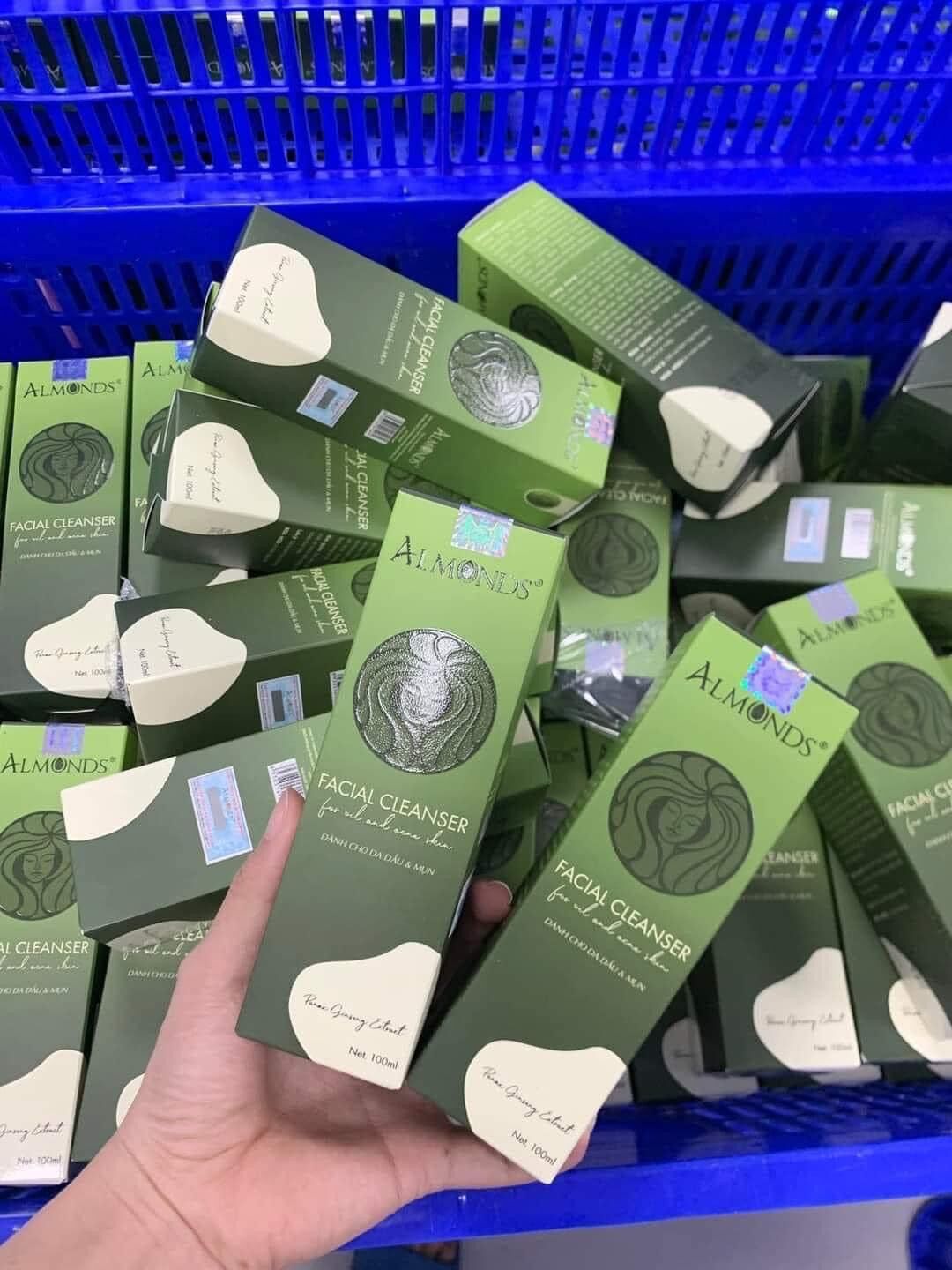 Sữa rửa mặt dành cho da nhảy cảm Almonds
