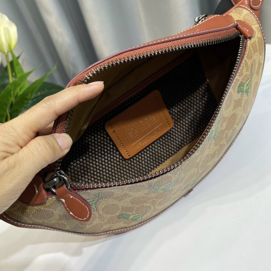 Túi bao tử C0ach họa tiết siêu đẹp